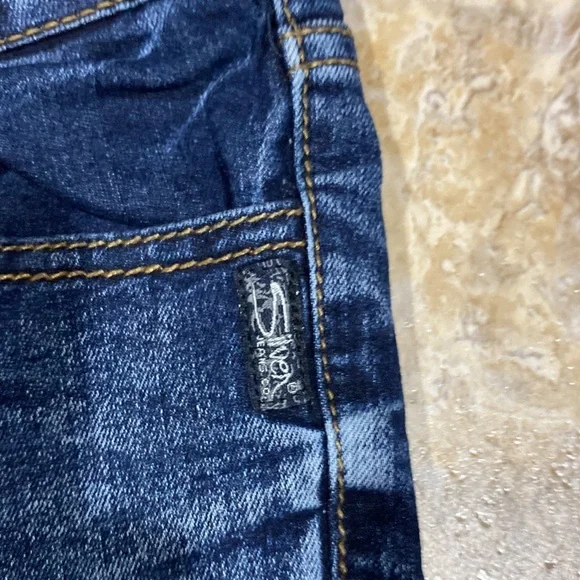 Boys size 5 silver jeans. Snap and zip close. (35/5) - Picture 6 of 16